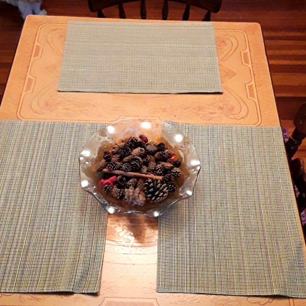 Placemats (5) basket weave texture. Lined 100% cotton. Made in India.